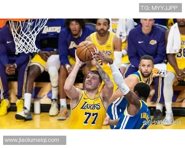 湖人对勇士精彩对决全场回顾及战术分析解说视频
